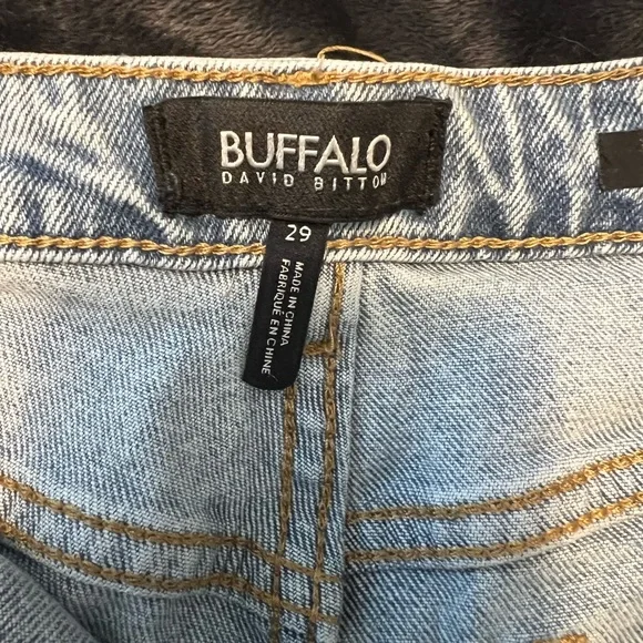 Hi-Rise Relaxed Fit Jean Shorts. Size 29. - Picture 3 of 5